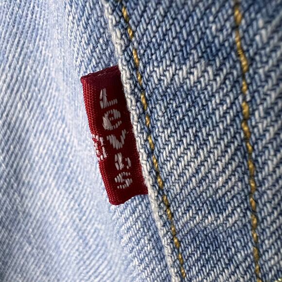 Levis Shorts Womens Size 8-10 Light Wash Button Fly Denim Distressed 100% Cotton - Picture 10 of 16